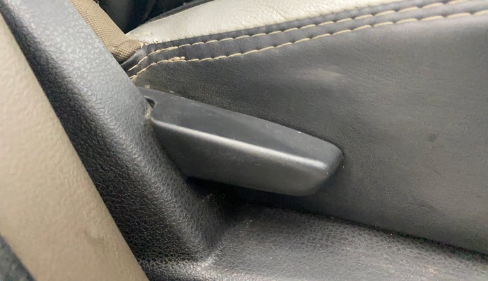 2017 Renault Duster RXL PETROL, Petrol, Manual, 57,656 km, Driver Side Adjustment Panel