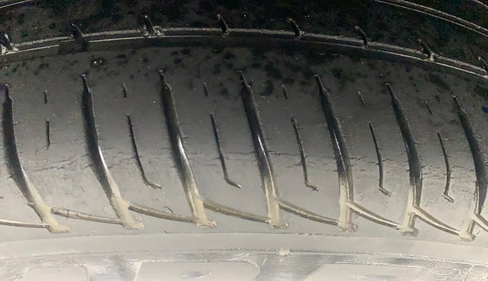 2017 Renault Duster RXL PETROL, Petrol, Manual, 57,656 km, Left Front Tyre Tread