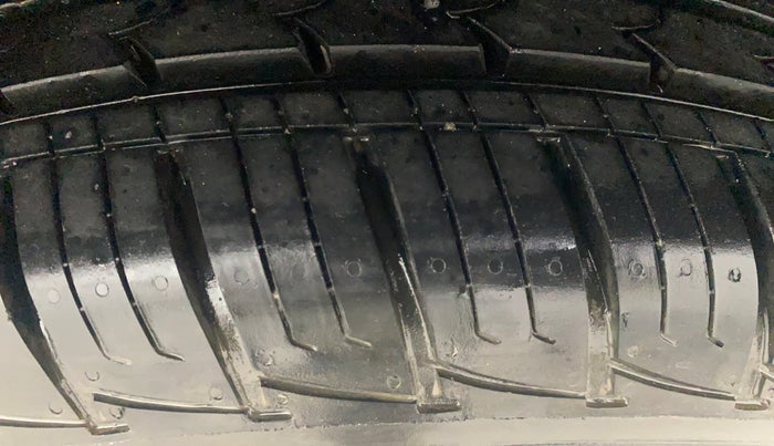 2017 Renault Duster RXL PETROL, Petrol, Manual, 57,656 km, Right Front Tyre Tread