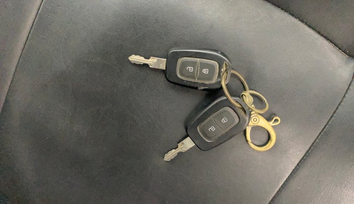 2017 Renault Duster RXL PETROL, Petrol, Manual, 57,656 km, Key Close Up