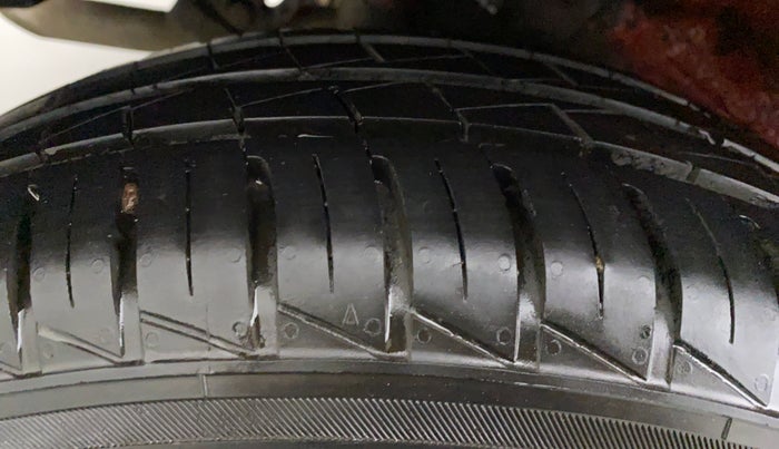 2013 Maruti Wagon R Stingray VXI, Petrol, Manual, 62,201 km, Right Rear Tyre Tread