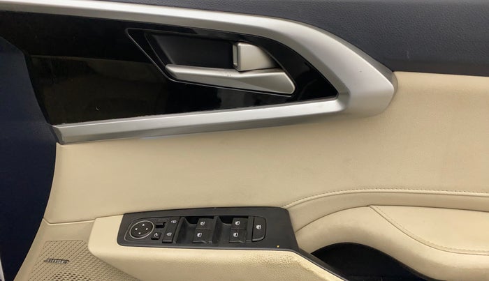 2023 KIA CARENS LUXURY PLUS 1.5 IMT PETROL, Petrol, Manual, 26,768 km, Driver Side Door Panels Control