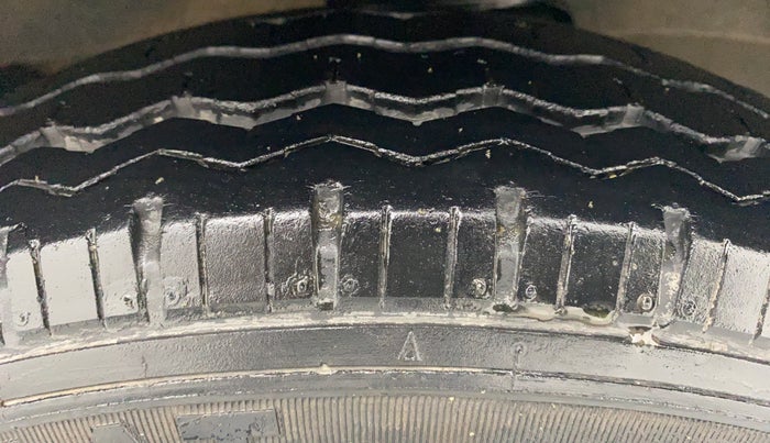 2019 Maruti Eeco 5 STR WITH AC PLUSHTR, Petrol, Manual, 21,554 km, Right Front Tyre Tread