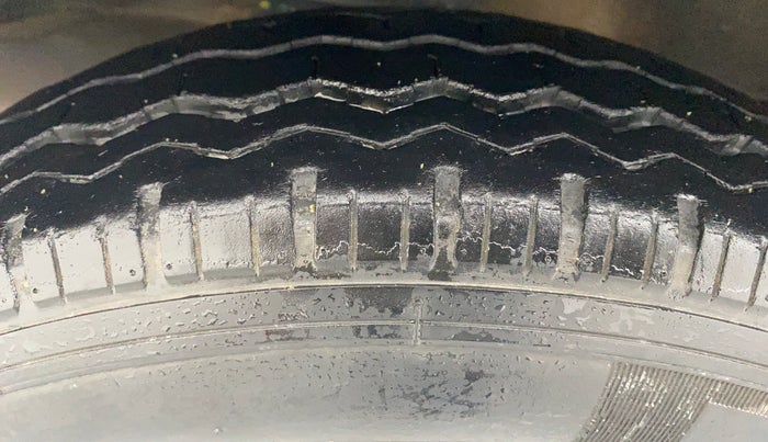 2019 Maruti Eeco 5 STR WITH AC PLUSHTR, Petrol, Manual, 21,554 km, Left Front Tyre Tread