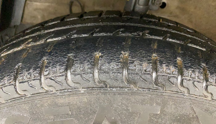 2013 Maruti Swift Dzire LXI, Petrol, Manual, 83,235 km, Left Front Tyre Tread