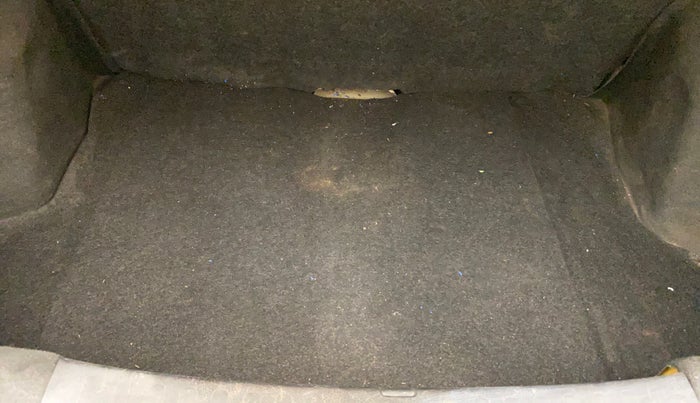 2013 Maruti Swift Dzire LXI, Petrol, Manual, 83,235 km, Boot Inside