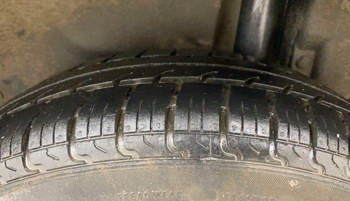 2013 Maruti Swift Dzire LXI, Petrol, Manual, 83,235 km, Left Rear Tyre Tread