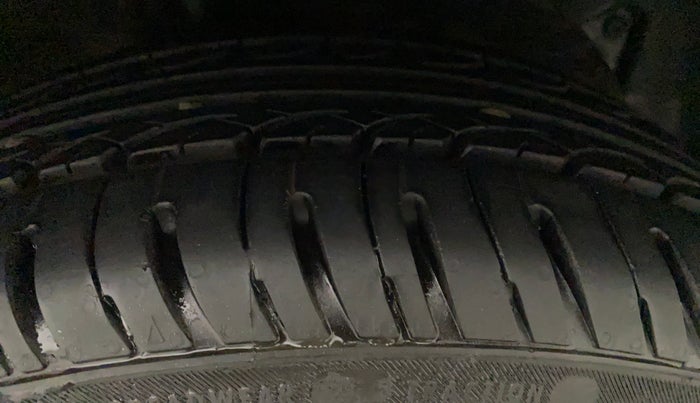 2016 Hyundai Xcent S 1.2, Petrol, Manual, 95,851 km, Left Front Tyre Tread