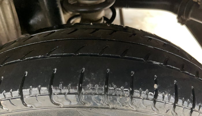 2016 Maruti Alto 800 LXI CNG AIRBAG, CNG, Manual, 64,405 km, Left Rear Tyre Tread