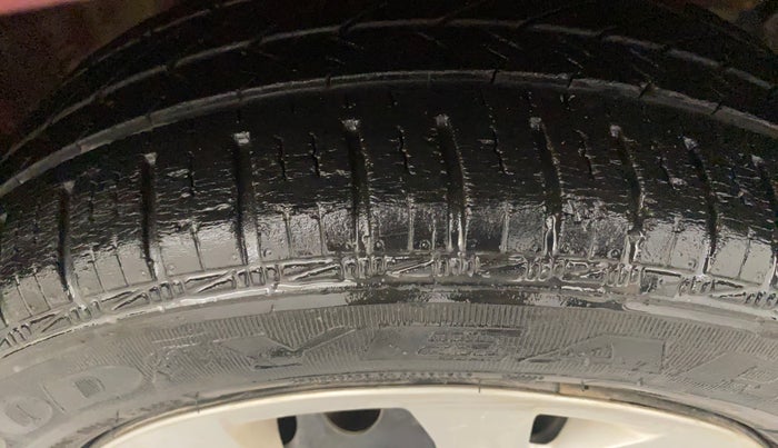 2016 Hyundai Grand i10 SPORTZ 1.2 KAPPA VTVT, Petrol, Manual, 22,003 km, Right Front Tyre Tread