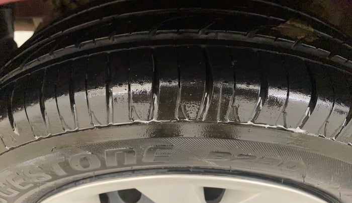 2016 Hyundai Grand i10 SPORTZ 1.2 KAPPA VTVT, Petrol, Manual, 22,003 km, Right Rear Tyre Tread