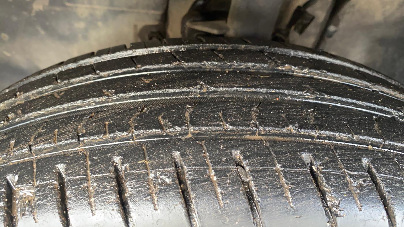2023 Tata PUNCH ADVENTURE AMT, CNG, Automatic, 26,328 km, Left Front Tyre Tread