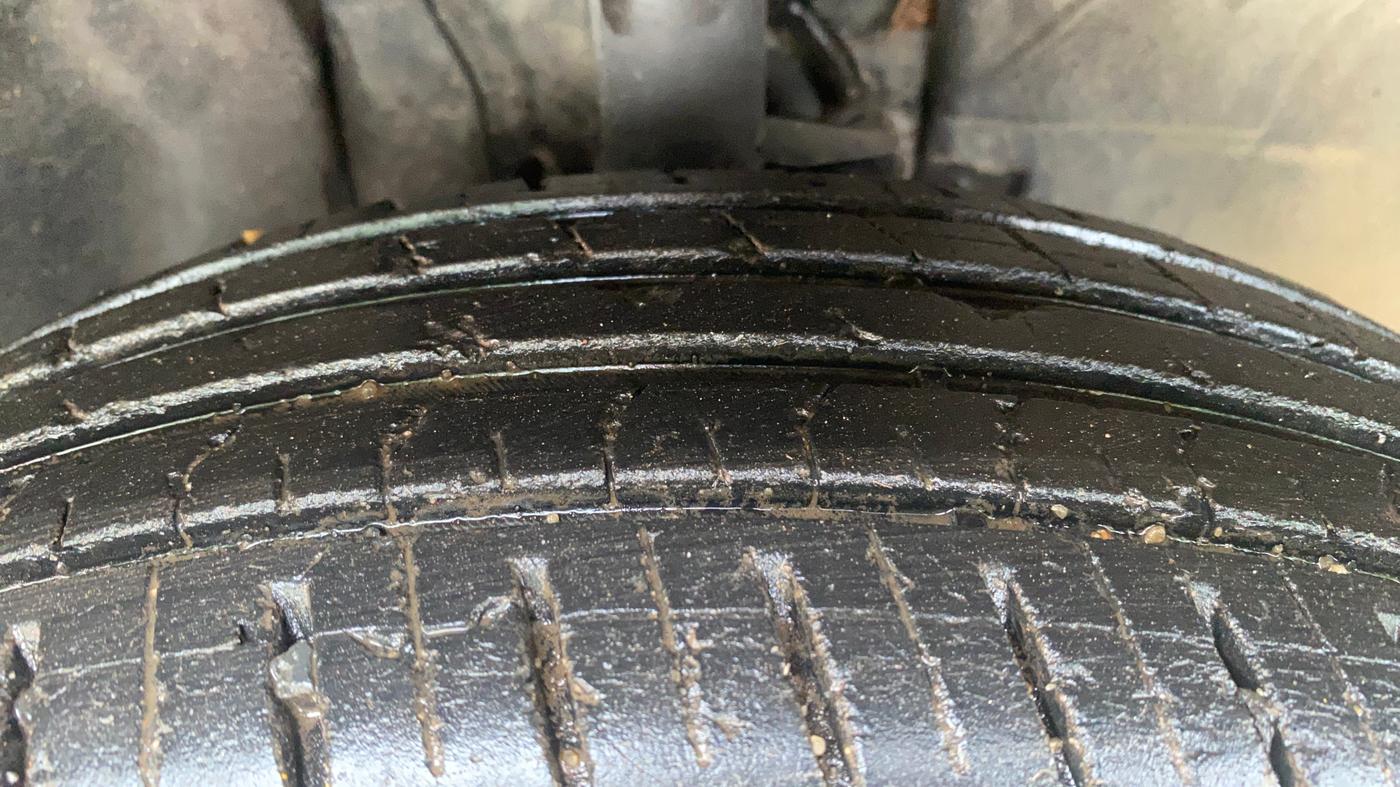 2023 Tata PUNCH ADVENTURE AMT, CNG, Automatic, 26,328 km, Right Front Tyre Tread