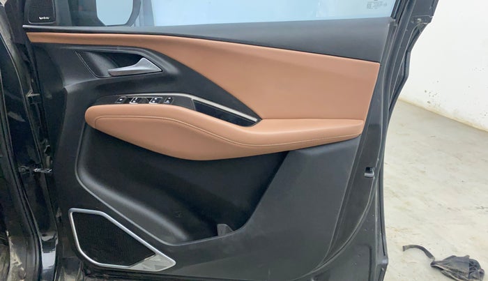 2023 MG HECTOR PLUS SHARP PRO 1.5 PETROL TURBO CVT 6 STR, Petrol, Automatic, 35,383 km, Driver Side Door Panels Control