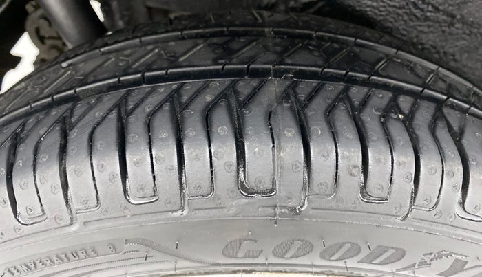 2014 Maruti Wagon R Stingray VXI, Petrol, Manual, 50,467 km, Right Rear Tyre Tread