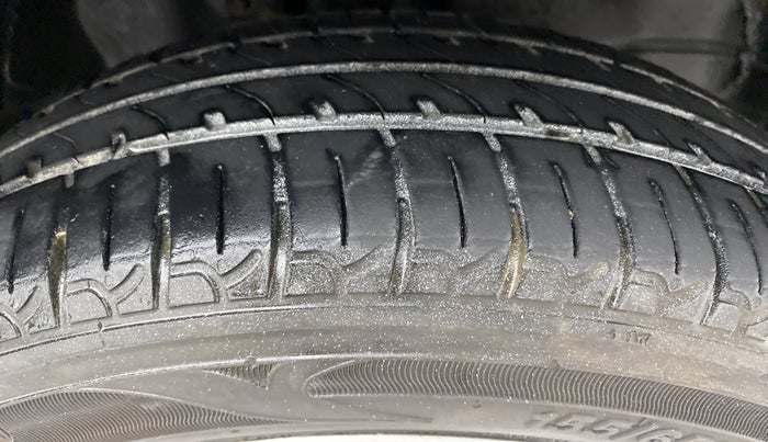 2014 Maruti Wagon R Stingray VXI, Petrol, Manual, 50,467 km, Right Front Tyre Tread