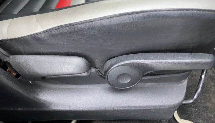 2017 Maruti Vitara Brezza ZDI PLUS, Diesel, Manual, 91,392 km, Driver Side Adjustment Panel