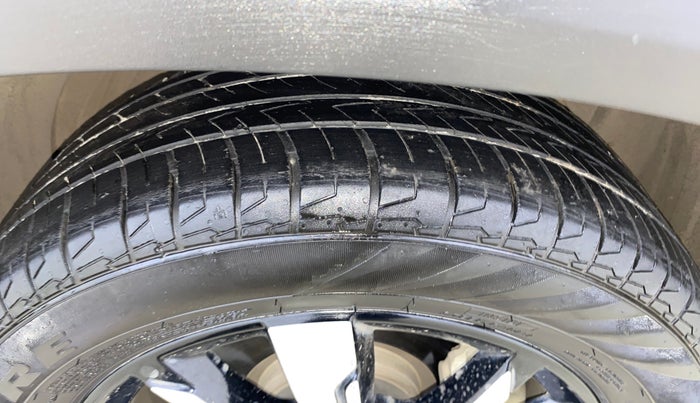 2020 MG HECTOR SMART 1.5 DCT PETROL, Petrol, Automatic, 50,644 km, Right Front Tyre Tread