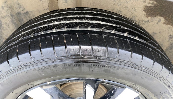 2020 MG HECTOR SMART 1.5 DCT PETROL, Petrol, Automatic, 50,644 km, Right Rear Tyre Tread