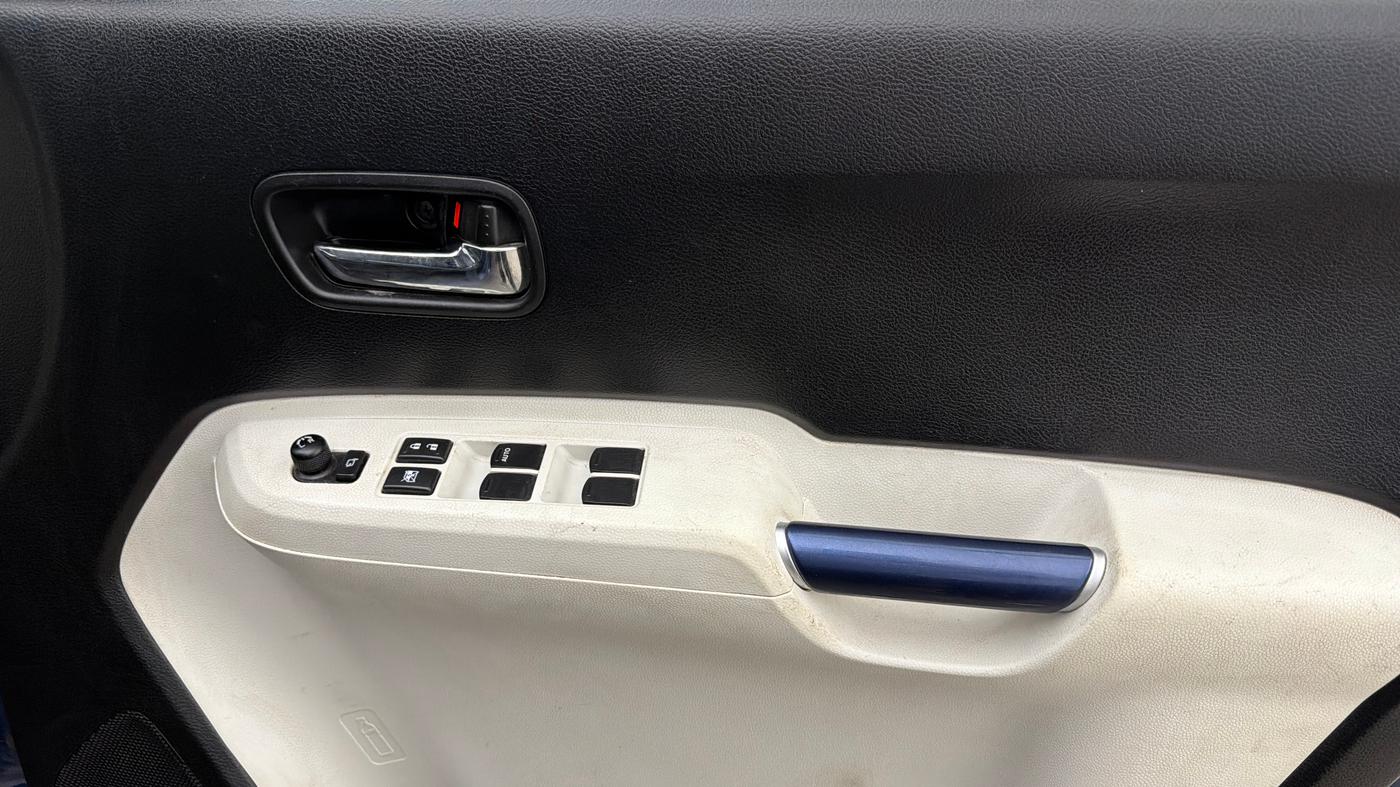 2022 Maruti IGNIS ZETA 1.2 AMT, Petrol, Automatic, 34,390 km, Driver Side Door Panels Control