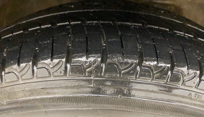 2016 Maruti Wagon R 1.0 VXI, Petrol, Manual, 94,996 km, Right Front Tyre Tread