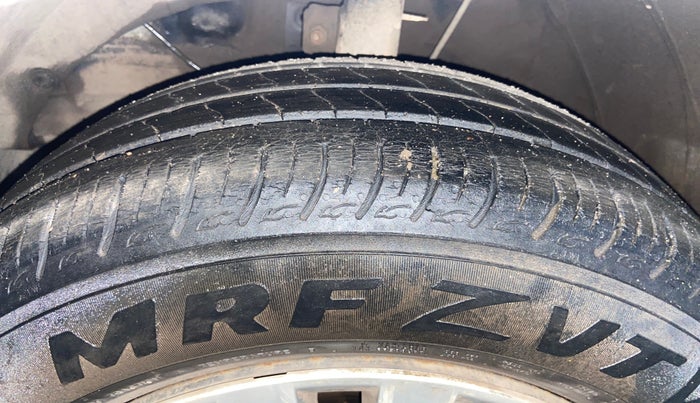 2021 Maruti Baleno DELTA PETROL 1.2, Petrol, Manual, 37,342 km, Left Front Tyre Tread