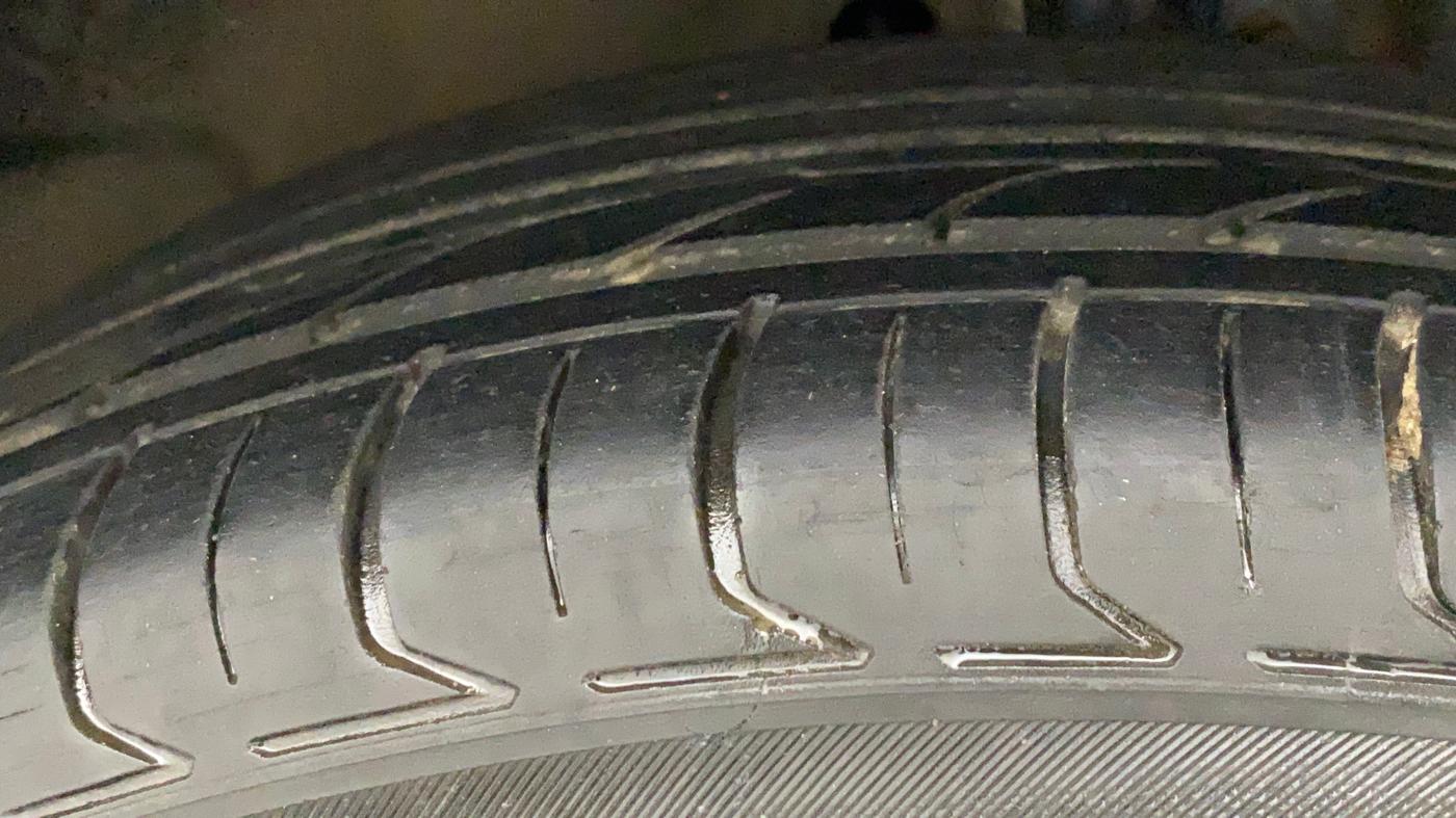 2017 Maruti Baleno DELTA PETROL 1.2, Petrol, Manual, 1,05,428 km, Right Front Tyre Tread