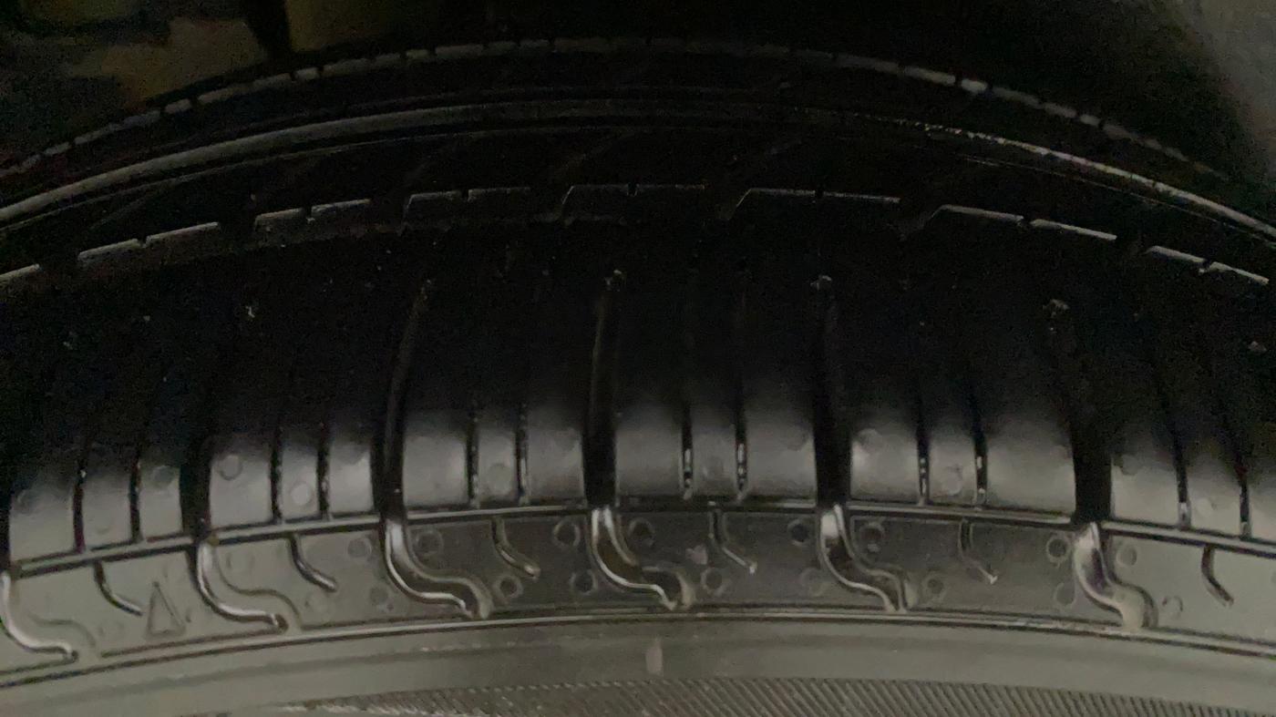 2015 Maruti Ertiga VXI CNG, CNG, Manual, 52,143 km, Right Rear Tyre Tread