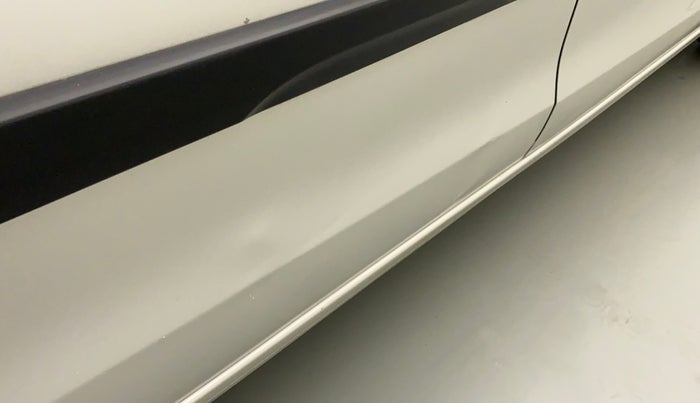 2015 Maruti Ertiga VXI CNG, CNG, Manual, 52,143 km, Right rear door - Slightly dented
