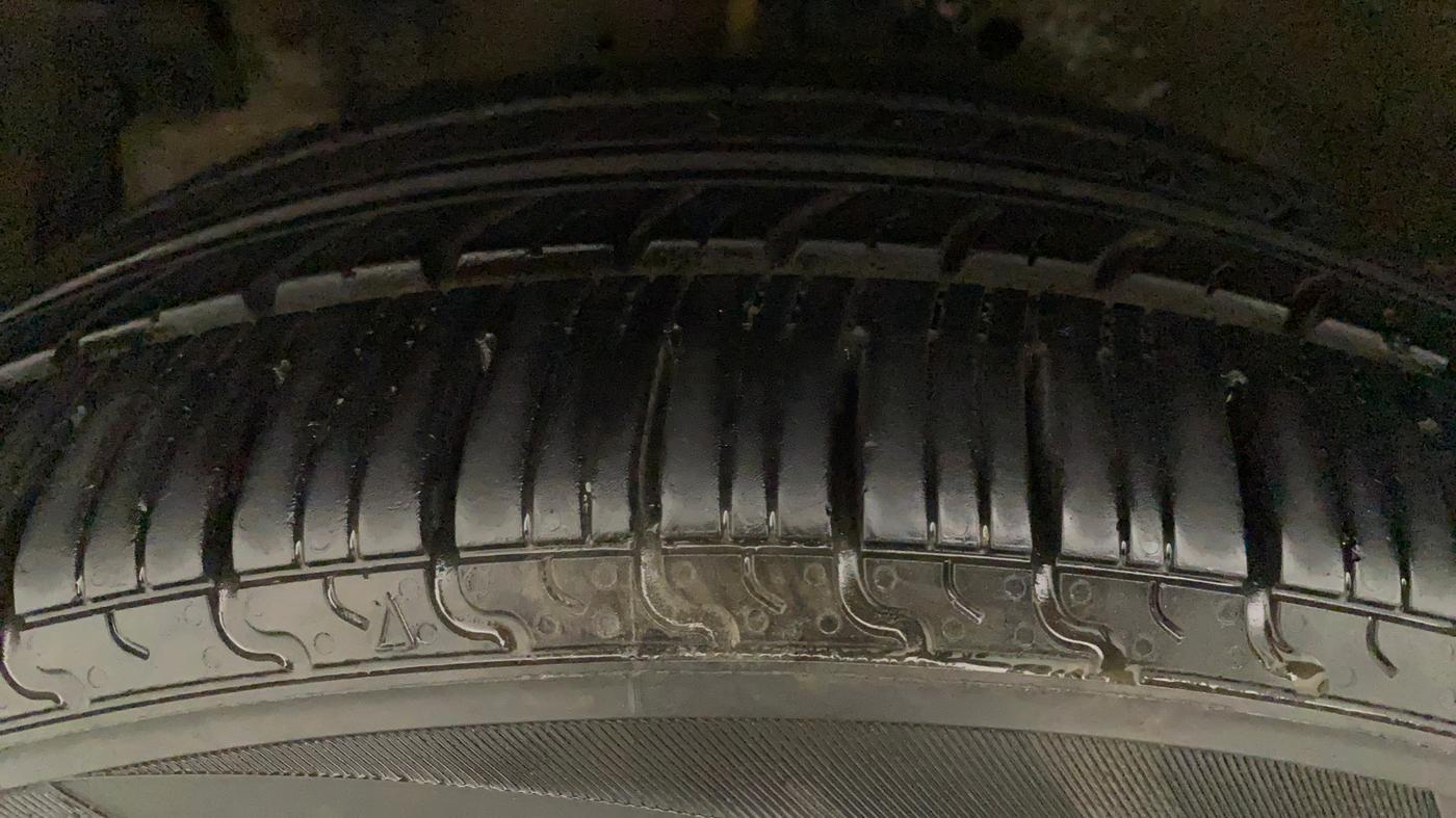 2015 Maruti Ertiga VXI CNG, CNG, Manual, 52,143 km, Left Front Tyre Tread