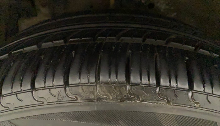 2015 Maruti Ertiga VXI CNG, CNG, Manual, 52,143 km, Left Front Tyre Tread