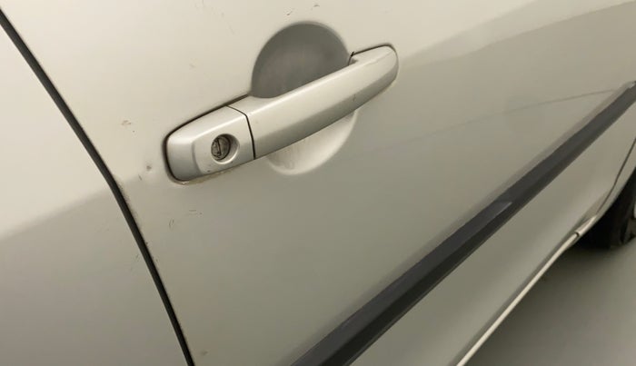 2015 Maruti Ertiga VXI CNG, CNG, Manual, 52,143 km, Driver-side door - Slightly dented
