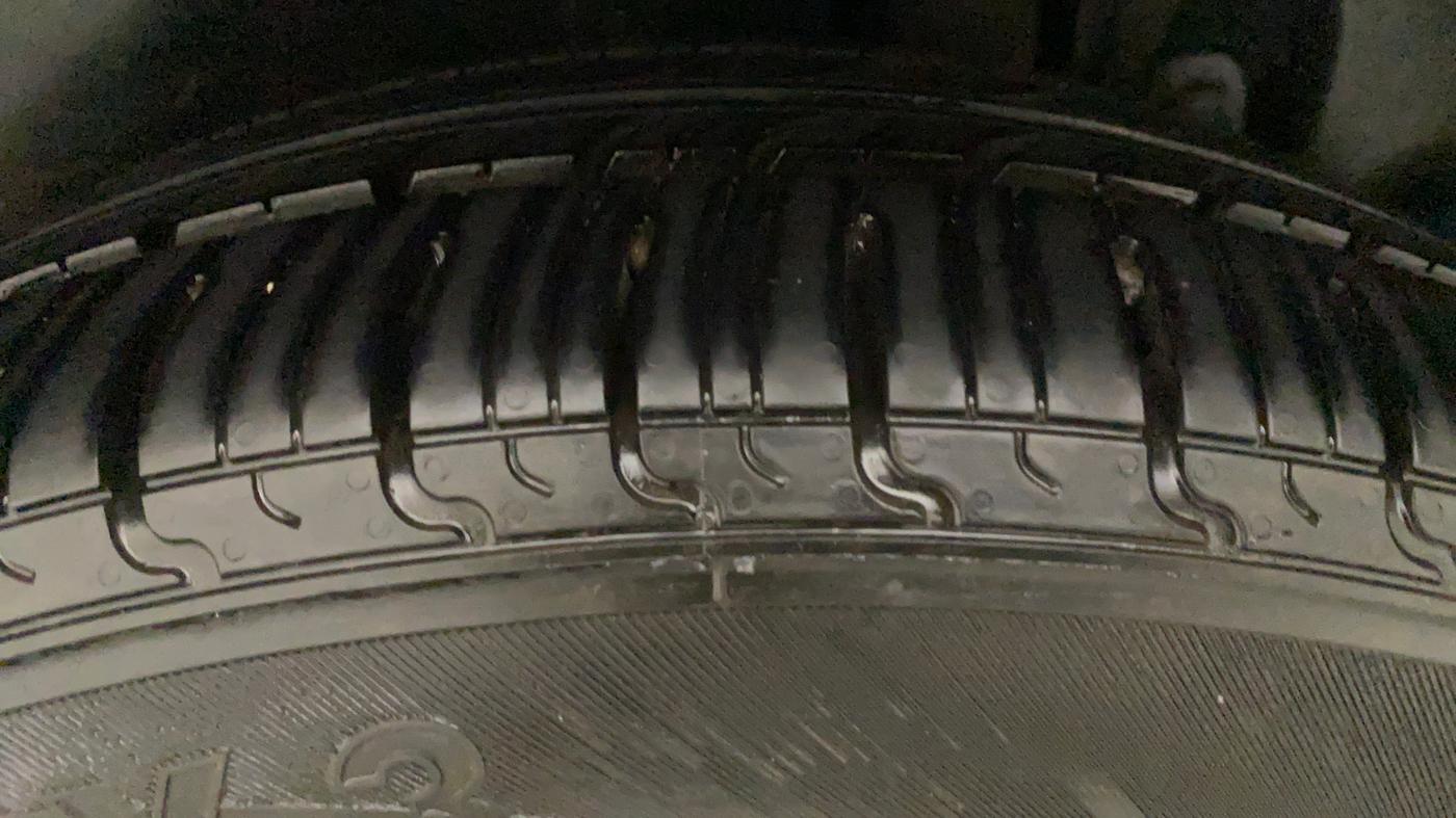 2015 Maruti Ertiga VXI CNG, CNG, Manual, 52,143 km, Left Rear Tyre Tread