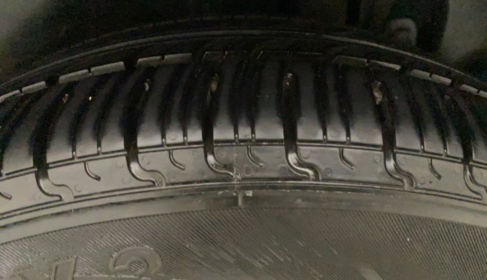 2015 Maruti Ertiga VXI CNG, CNG, Manual, 52,143 km, Left Rear Tyre Tread