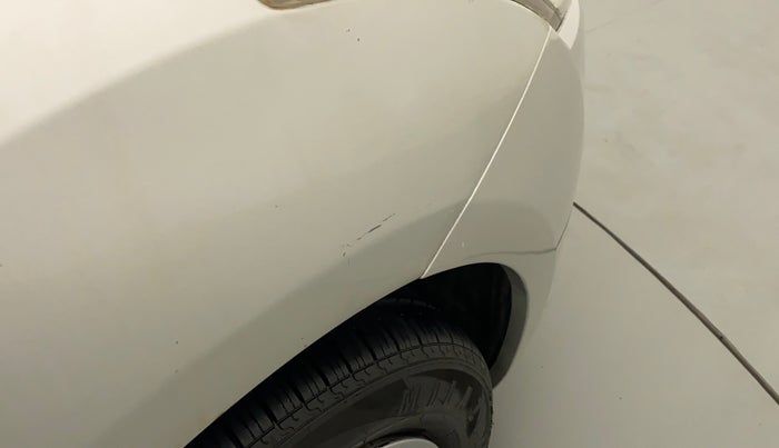 2015 Maruti Ertiga VXI CNG, CNG, Manual, 52,143 km, Right fender - Minor scratches