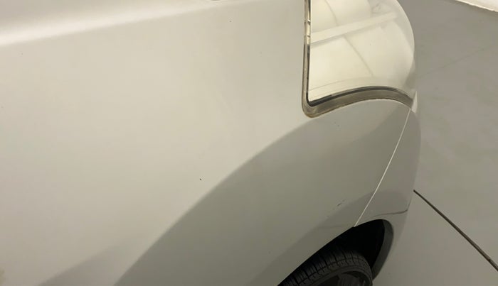 2015 Maruti Ertiga VXI CNG, CNG, Manual, 52,143 km, Right fender - Paint has minor damage