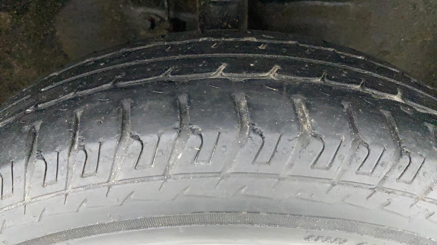 2017 Maruti Wagon R 1.0 LXI, Petrol, Manual, 26,604 km, Right Front Tyre Tread