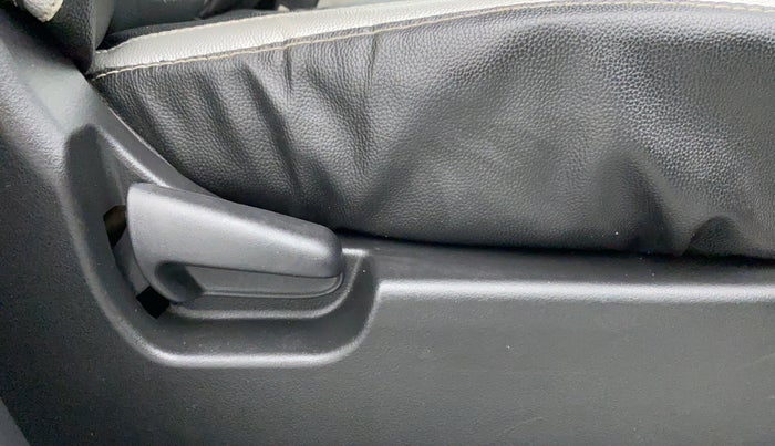 2017 Maruti Wagon R 1.0 LXI, Petrol, Manual, 26,604 km, Driver Side Adjustment Panel