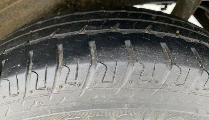 2017 Maruti Wagon R 1.0 LXI, Petrol, Manual, 26,604 km, Left Rear Tyre Tread