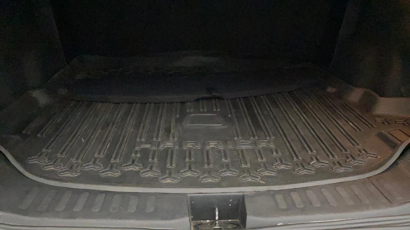 2021 Tata Harrier XTA PLUS 2.0L KRYOTEC DARK EDITION, Diesel, Automatic, 1,20,339 km, Boot Inside