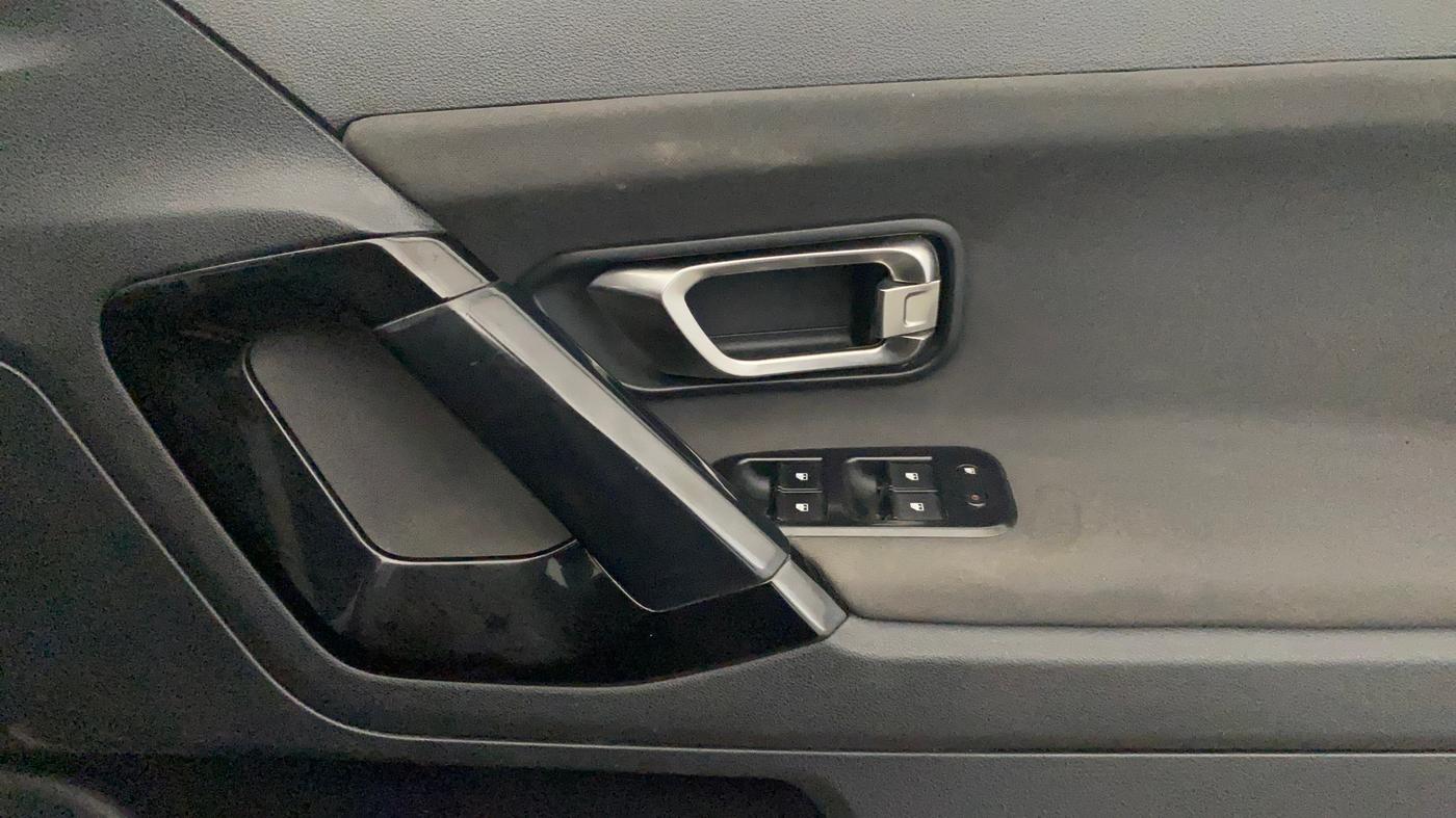 2021 Tata Harrier XTA PLUS 2.0L KRYOTEC DARK EDITION, Diesel, Automatic, 1,20,339 km, Driver Side Door Panels Control