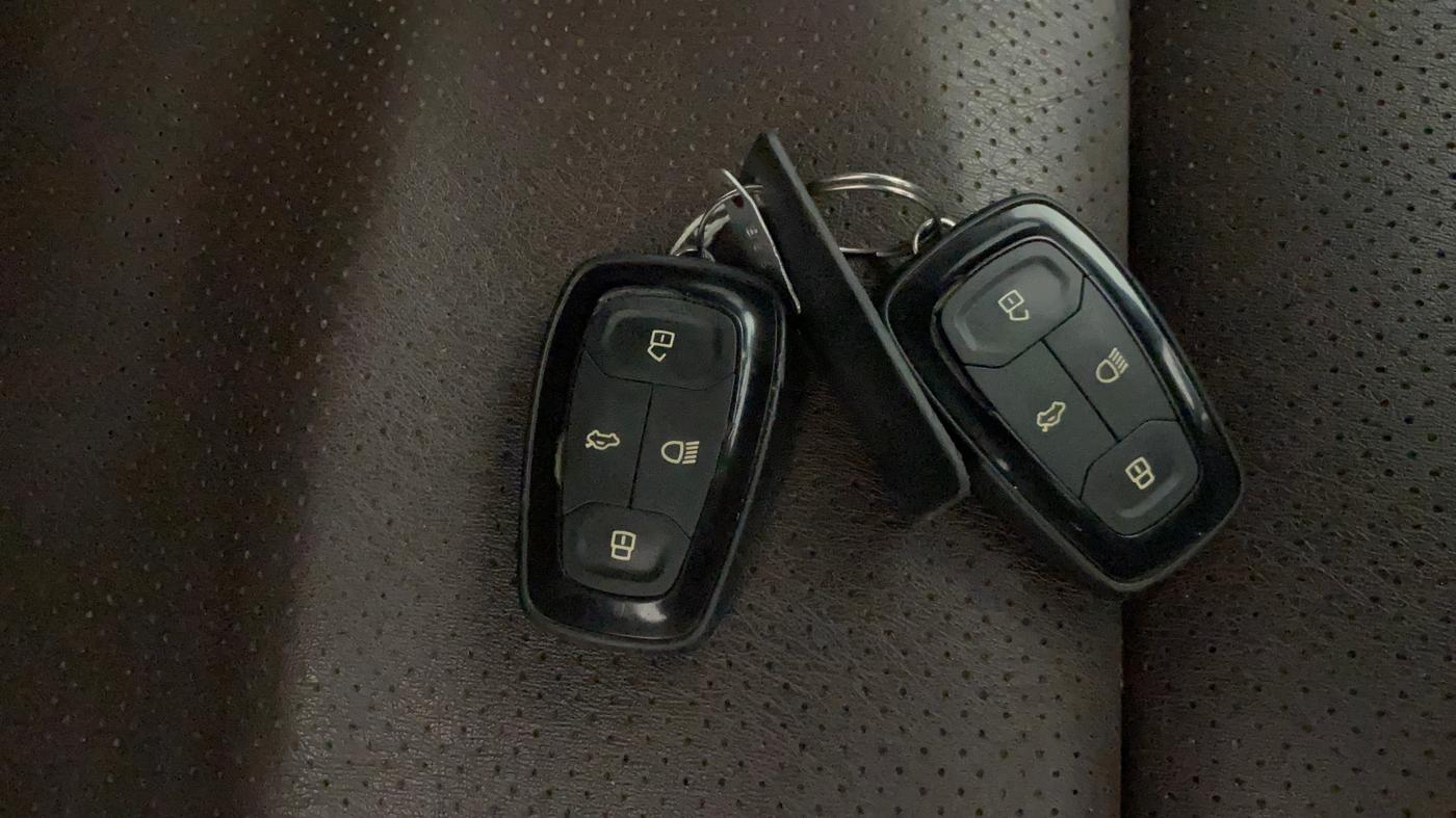 2021 Tata Harrier XTA PLUS 2.0L KRYOTEC DARK EDITION, Diesel, Automatic, 1,20,339 km, Key Close Up