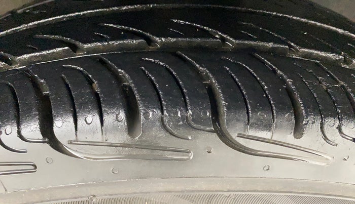 2017 Renault Kwid CLIMBER 1.0, Petrol, Manual, 70,982 km, Right Front Tyre Tread