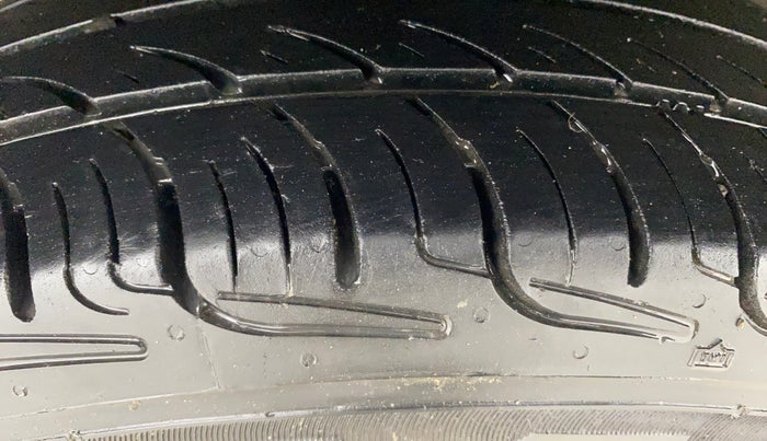 2017 Renault Kwid CLIMBER 1.0, Petrol, Manual, 70,982 km, Right Rear Tyre Tread