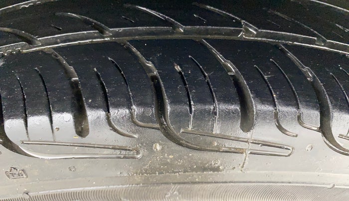 2017 Renault Kwid CLIMBER 1.0, Petrol, Manual, 70,982 km, Left Rear Tyre Tread