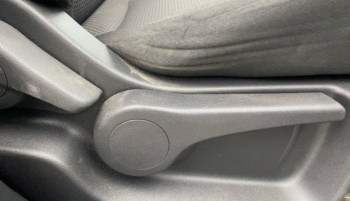 2019 Nissan Kicks XL 1.5, Petrol, Manual, 72,696 km, Driver Side Adjustment Panel