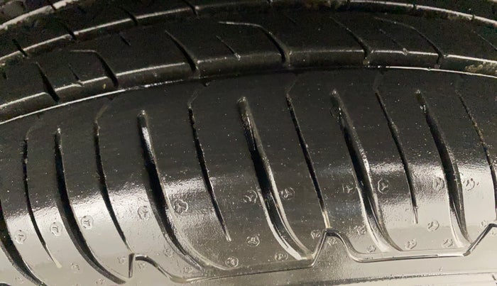 2019 Nissan Kicks XL 1.5, Petrol, Manual, 72,696 km, Left Rear Tyre Tread