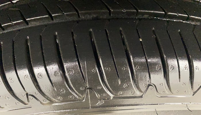 2019 Nissan Kicks XL 1.5, Petrol, Manual, 72,696 km, Right Rear Tyre Tread