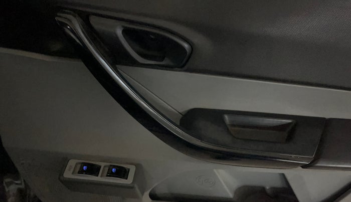 2020 Tata Tiago XE 1.2 REVOTRON, CNG, Manual, 83,130 km, Driver Side Door Panels Control