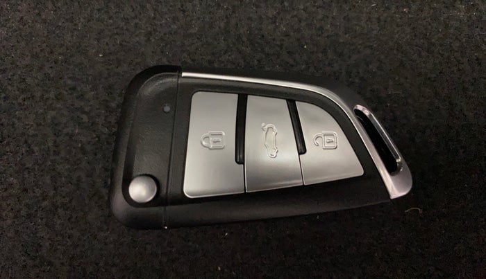 2019 Hyundai NEW SANTRO SPORTZ MT, Petrol, Manual, 33,896 km, Key Close Up